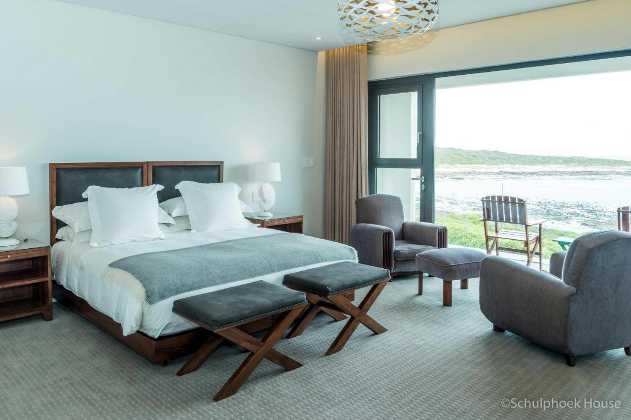 Schulphoek Seafront House Hermanus Eksteriør billede A bedroom at the hotel