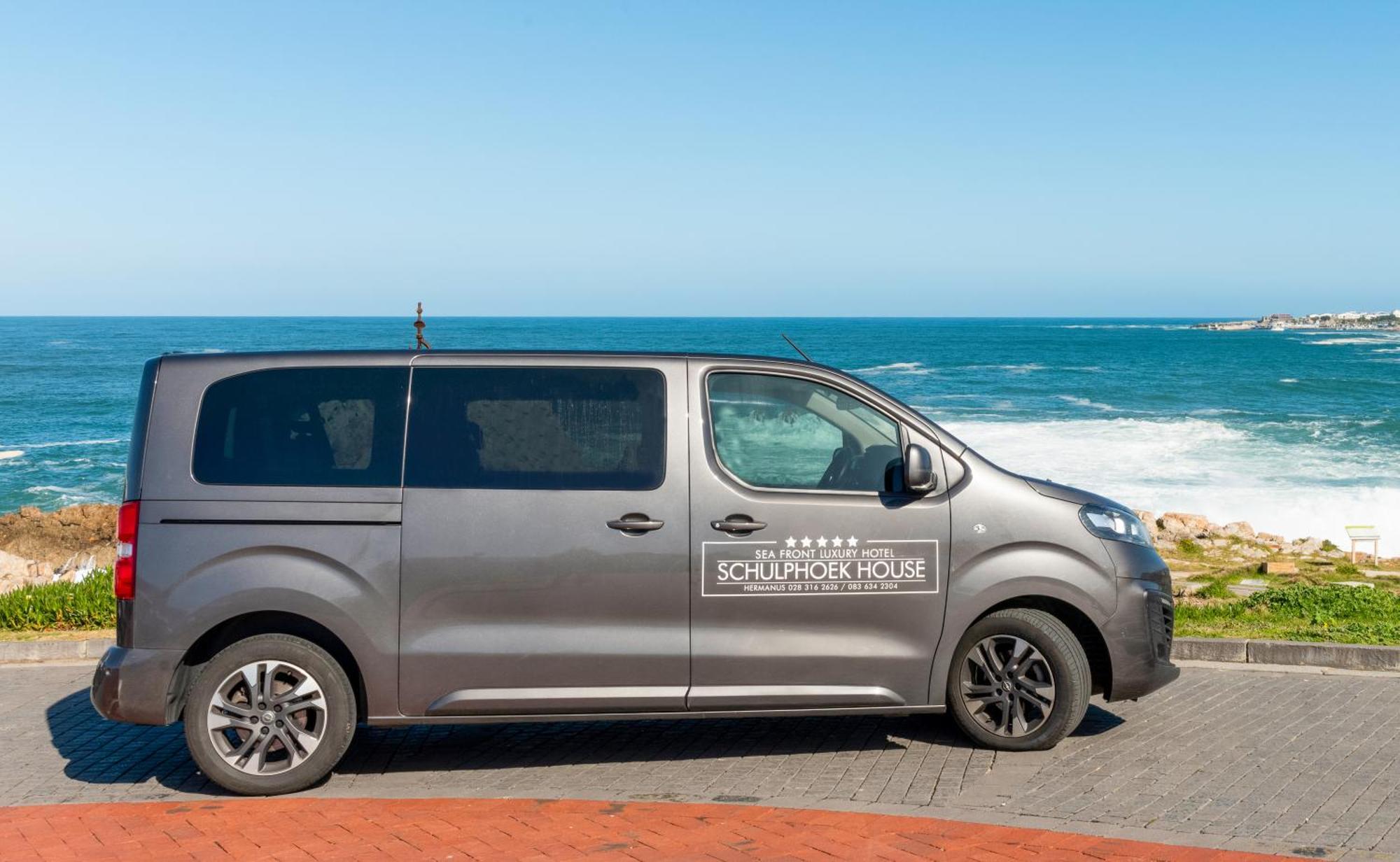 Schulphoek Seafront House Hermanus Eksteriør billede A school pick-up vehicle