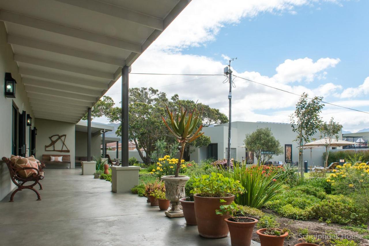 Schulphoek Seafront House Hermanus Eksteriør billede The courtyard at the San Diego Center for Spiritual Living